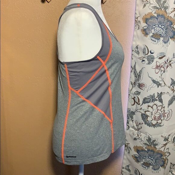 The North Face Flashdry Racerback Tank Size Medium - Picture 5 of 10